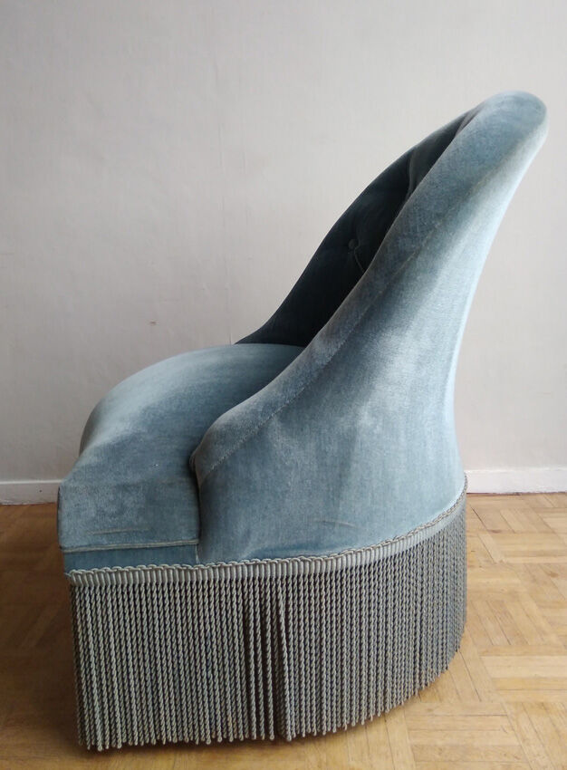 Armchair in blue velvet