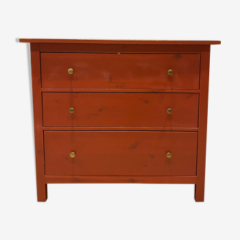 Red wood chest of drawers