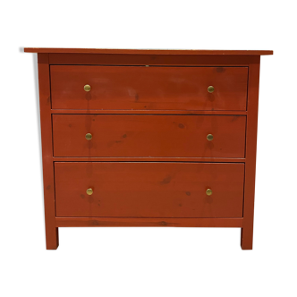 Red wood chest of drawers