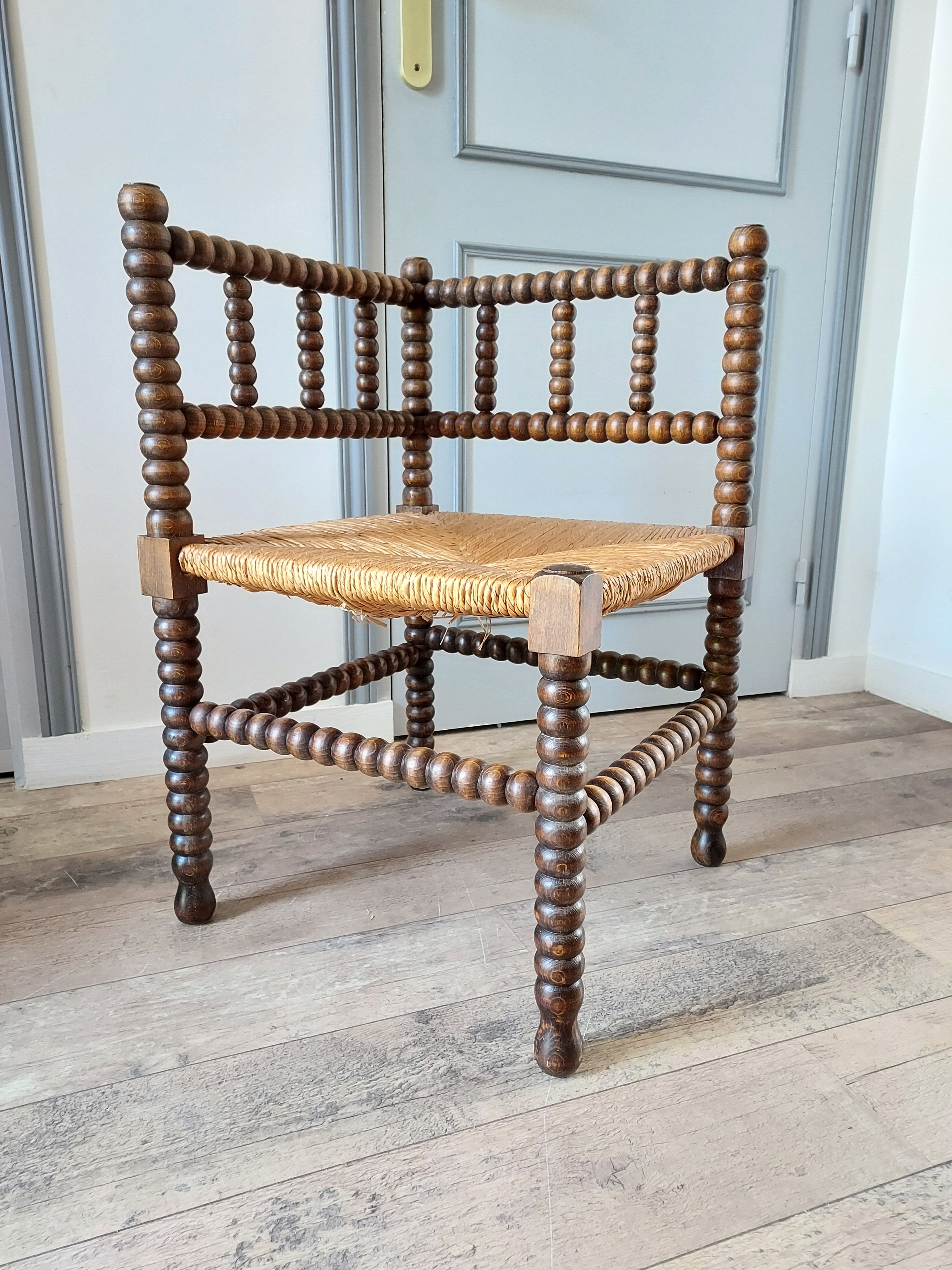 Mulched corner armchair arts and crafts style