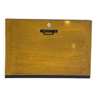 Hanging desk