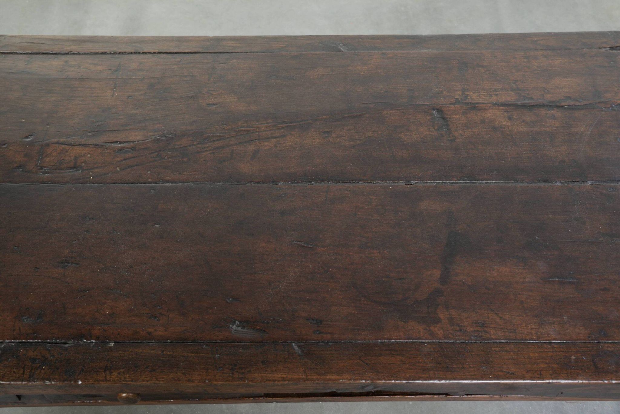 Table basse en bois de châtaignier du XVIIIe siècle d'Europe du Sud
