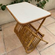 Table en rotin.
