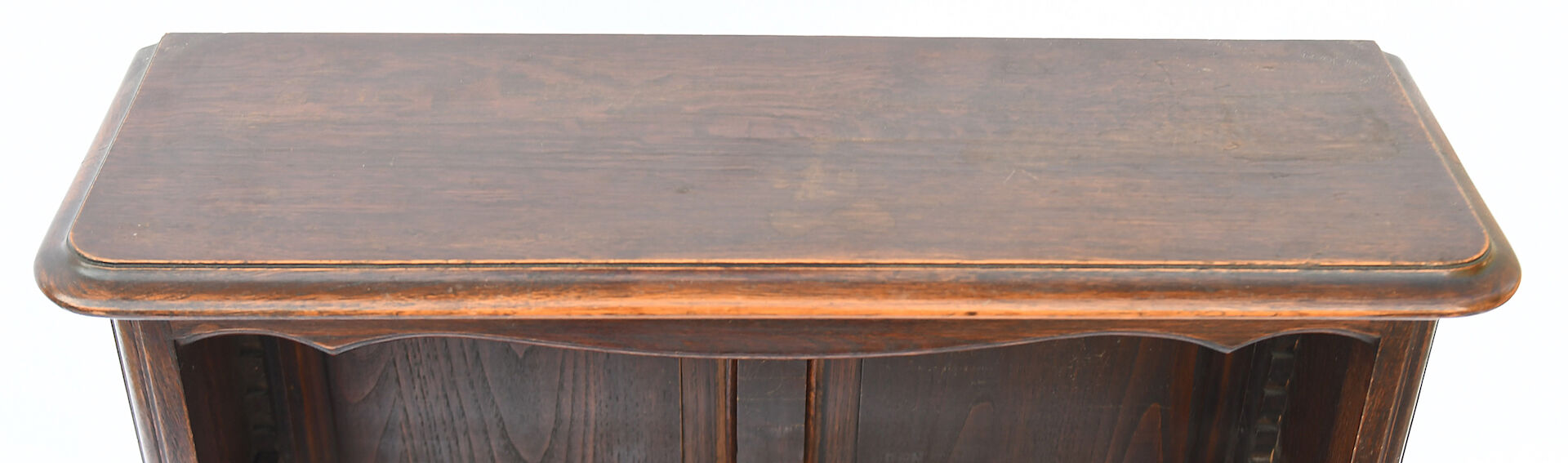 Oak bibus shelf