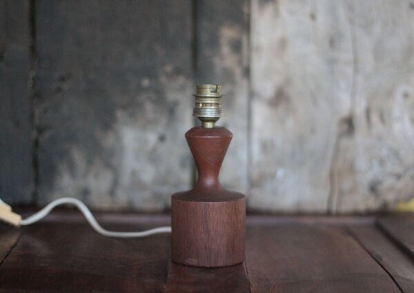 Lampe bois scandinave, pied de lampe bois vintage, lampe à poser