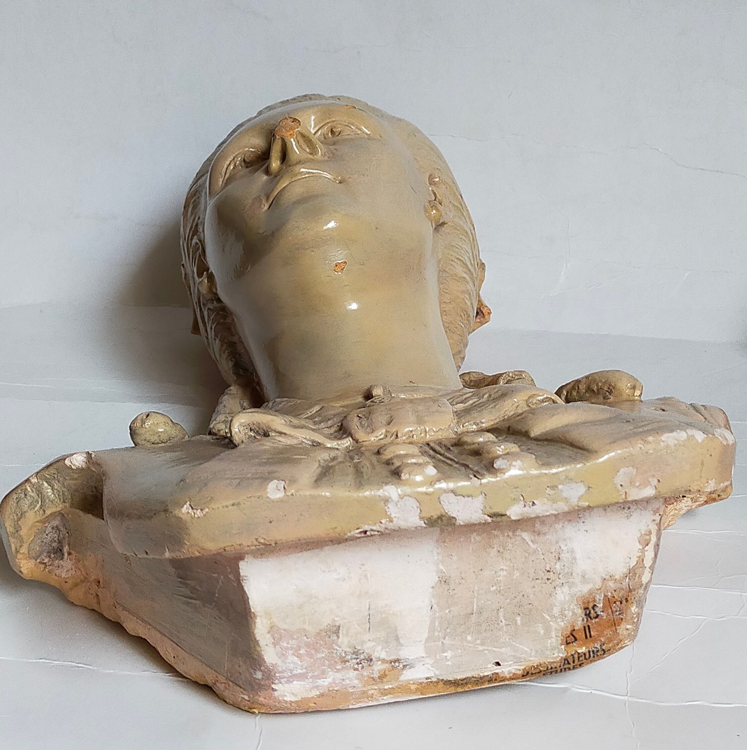 Bust of a woman "the elegant"XIXth in painted plaster signed on its solid wood base