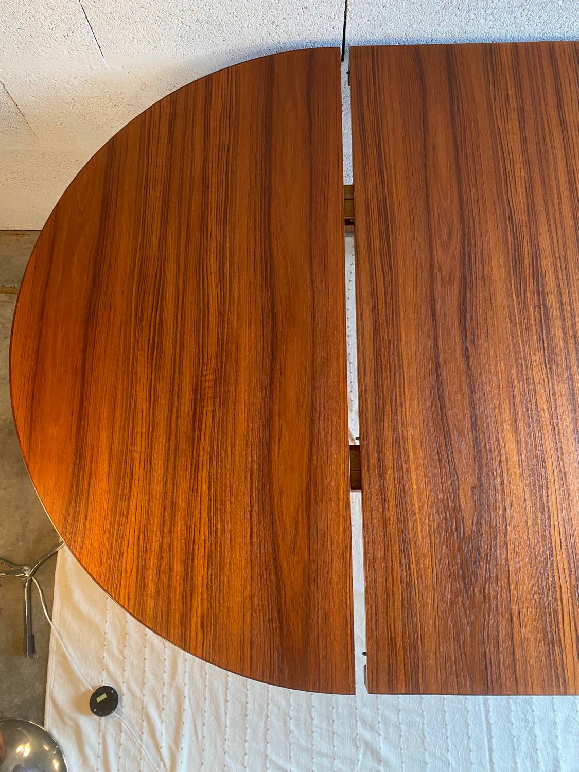 Scandinavian round table