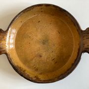 Plat de campagne en terre cuite vernissée art populaire début 20e
