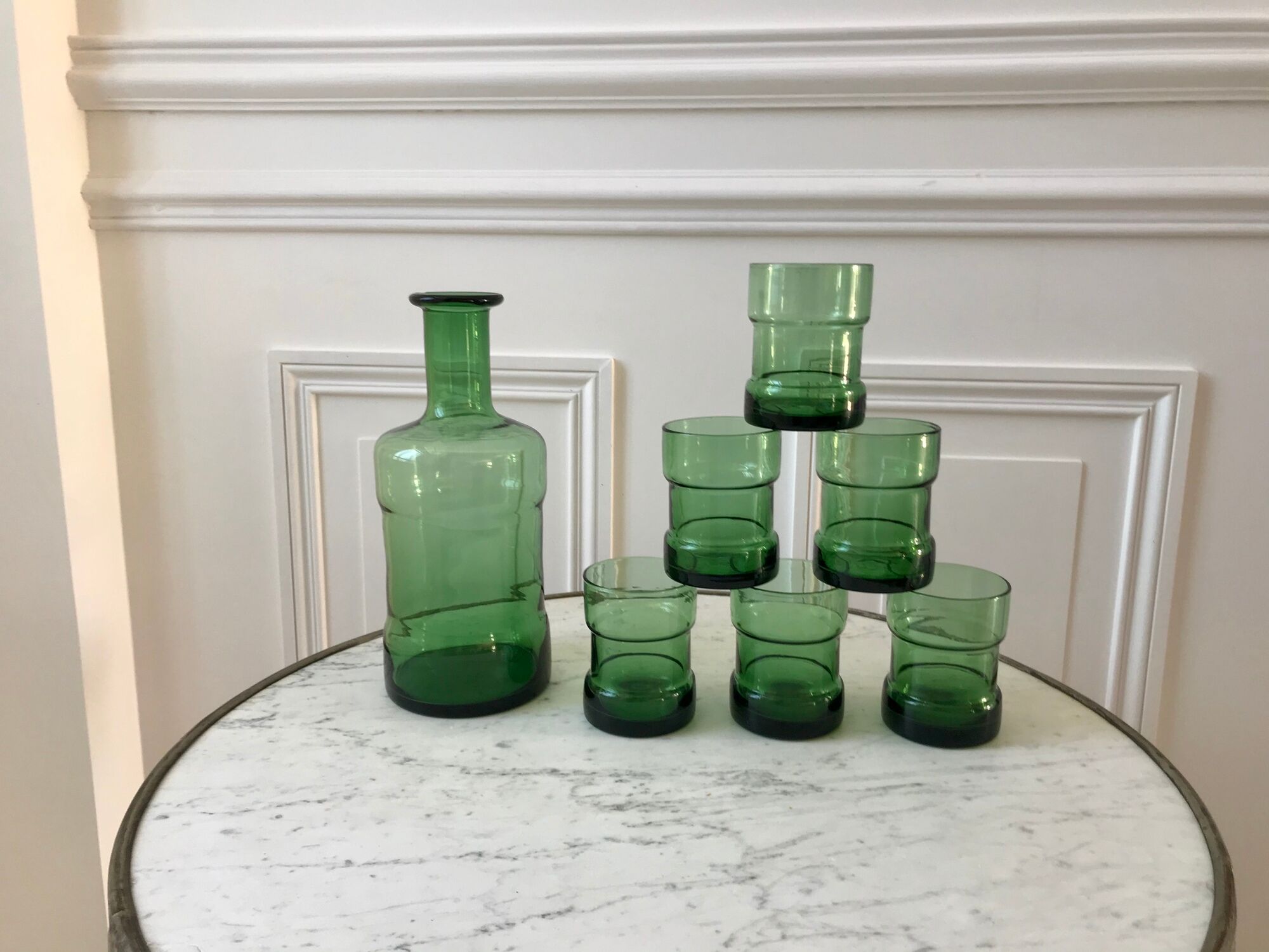 Set of a decanter and 6 glasses colored green bottle 70s