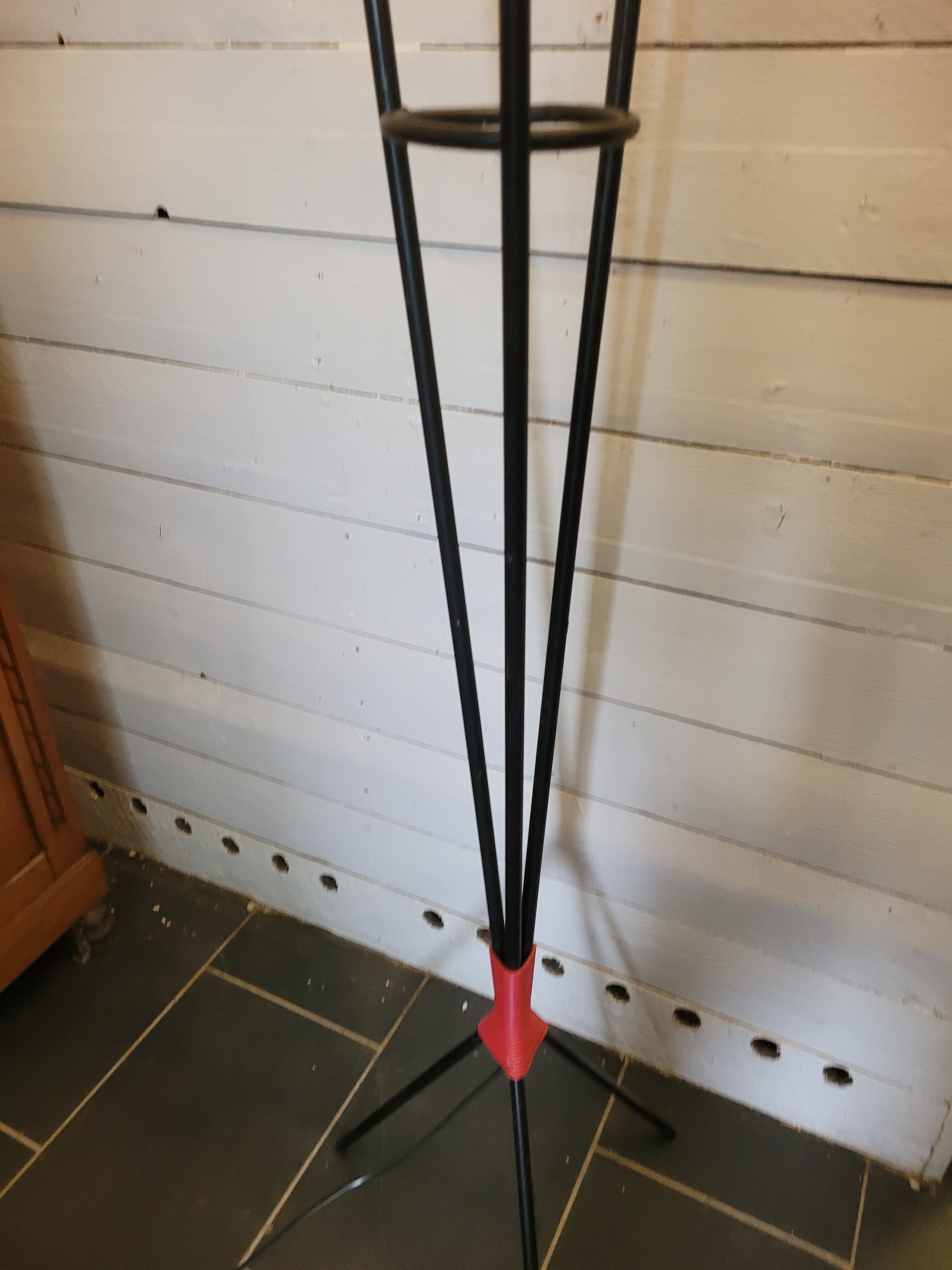 Tripod floor lamp from the 70s