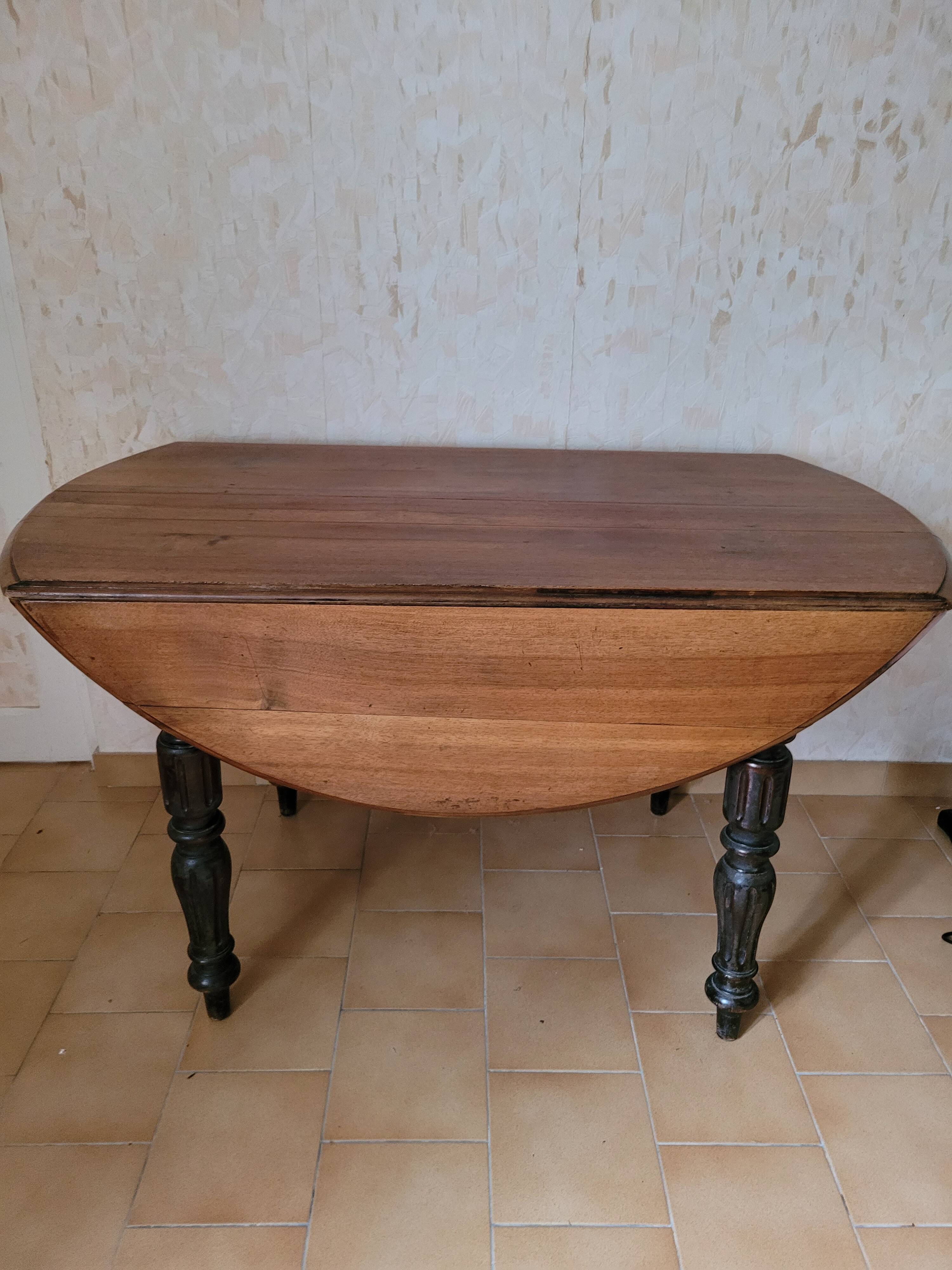 Round table in the louis philippe style