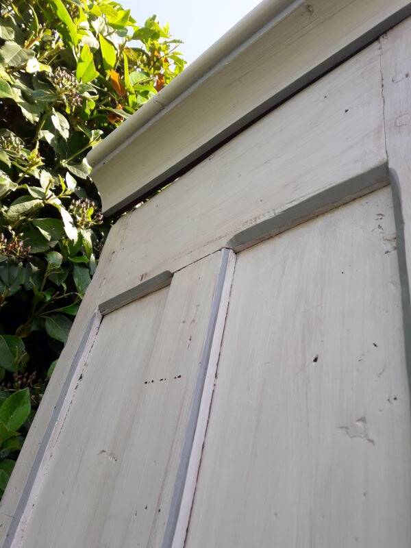 Bonnetière, standing man, Louis XV, 18th century walnut