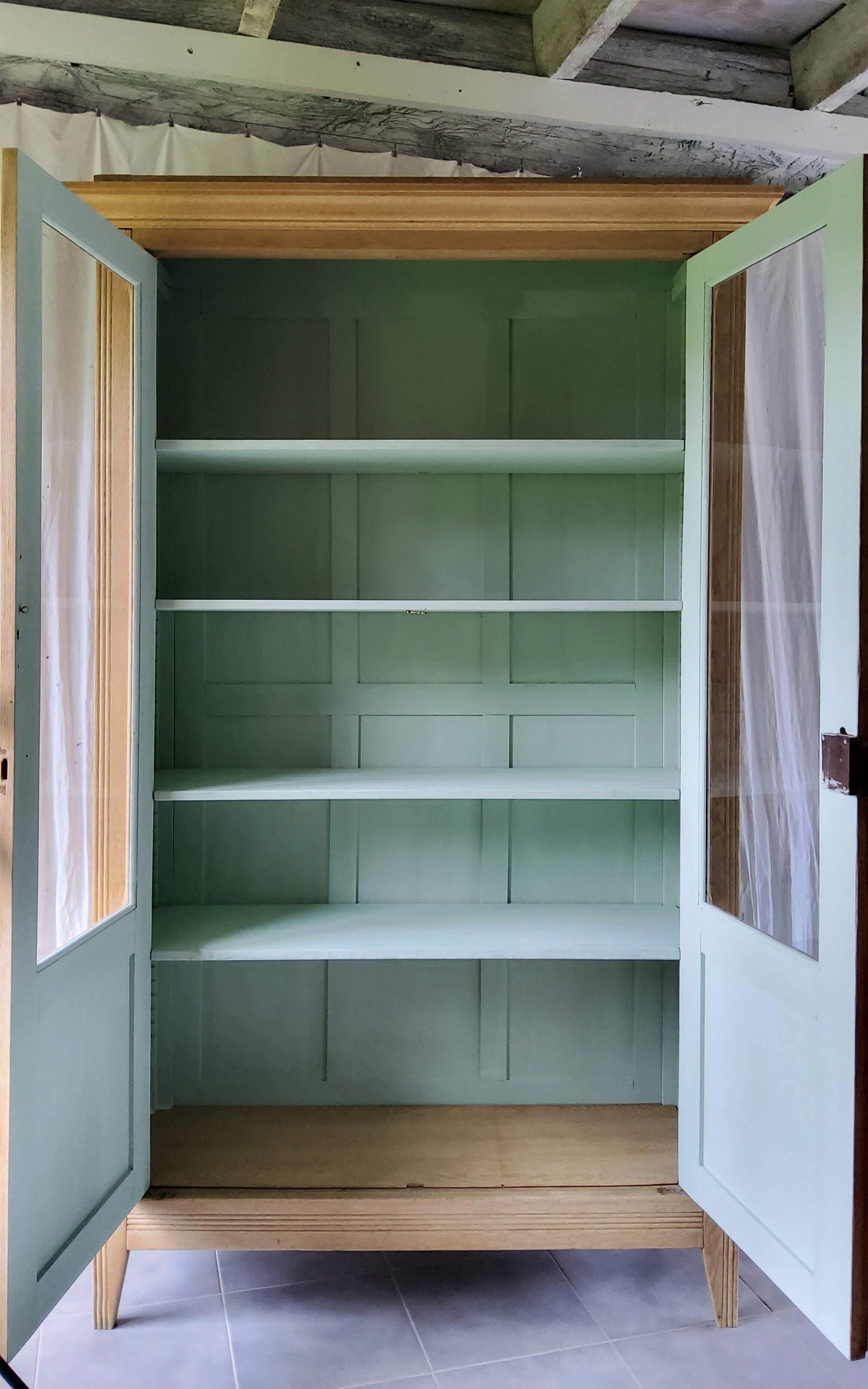 Armoire bibliothèque d’école ancienne