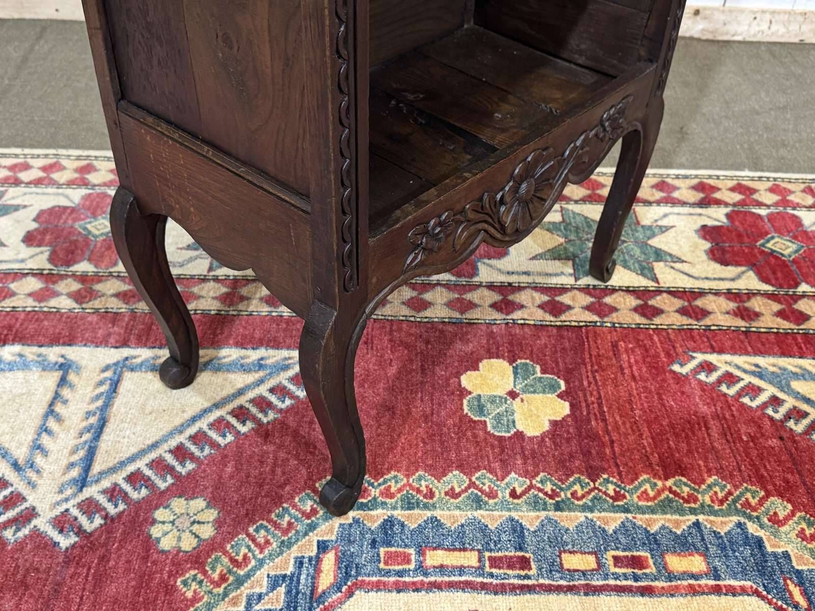 Oak accent furniture bookshelf with a drawer, early 20th century work.