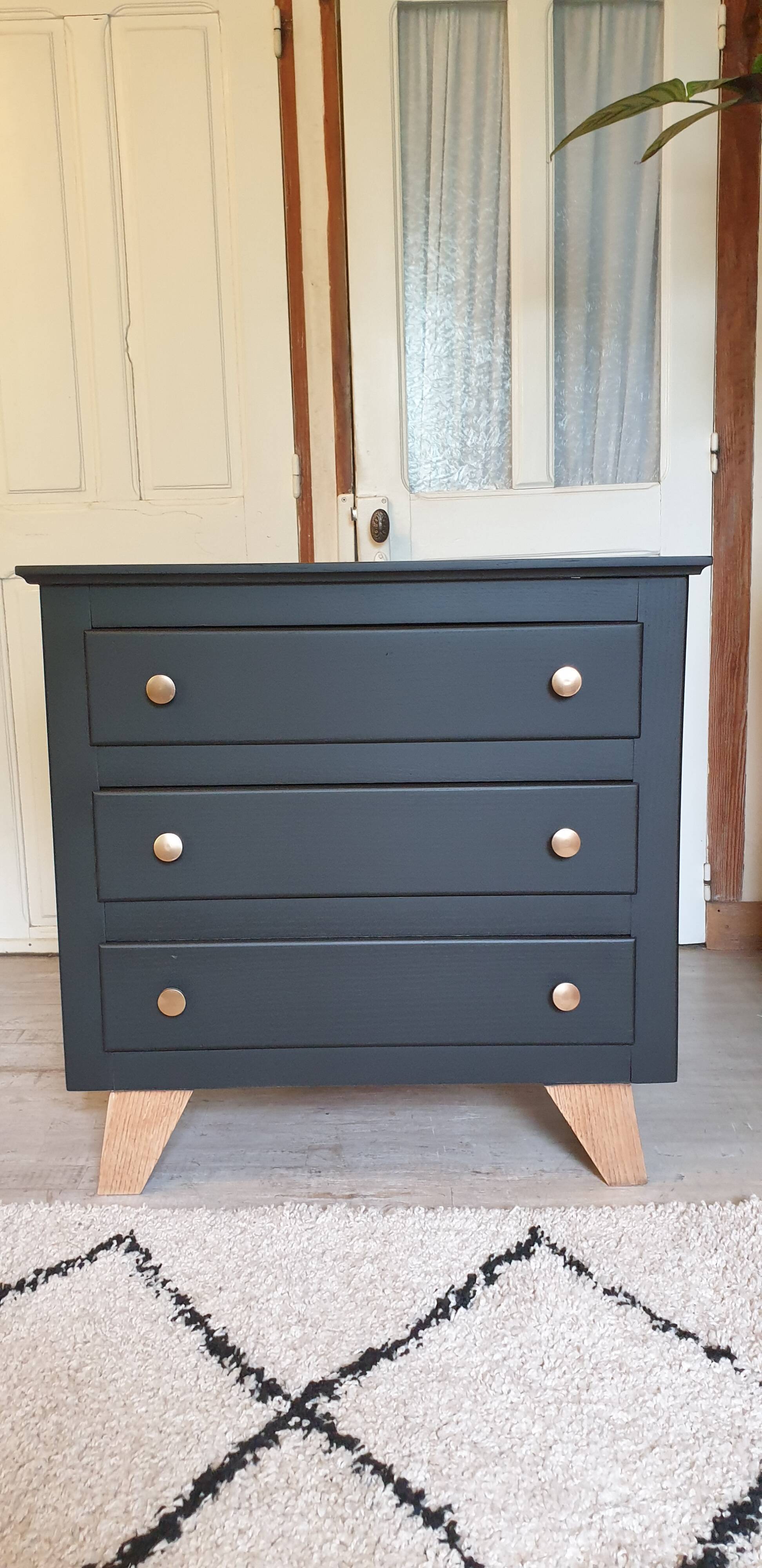 Compass feet dresser