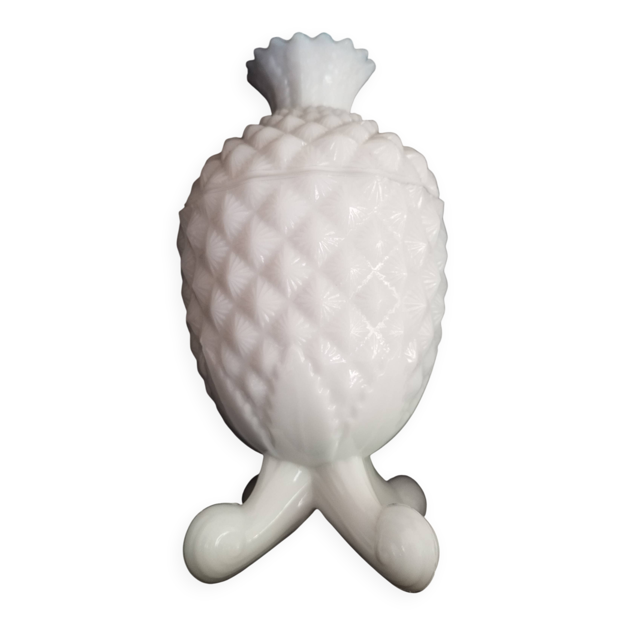 Bonbonnière, pineapple sugar bowl in white opaline.