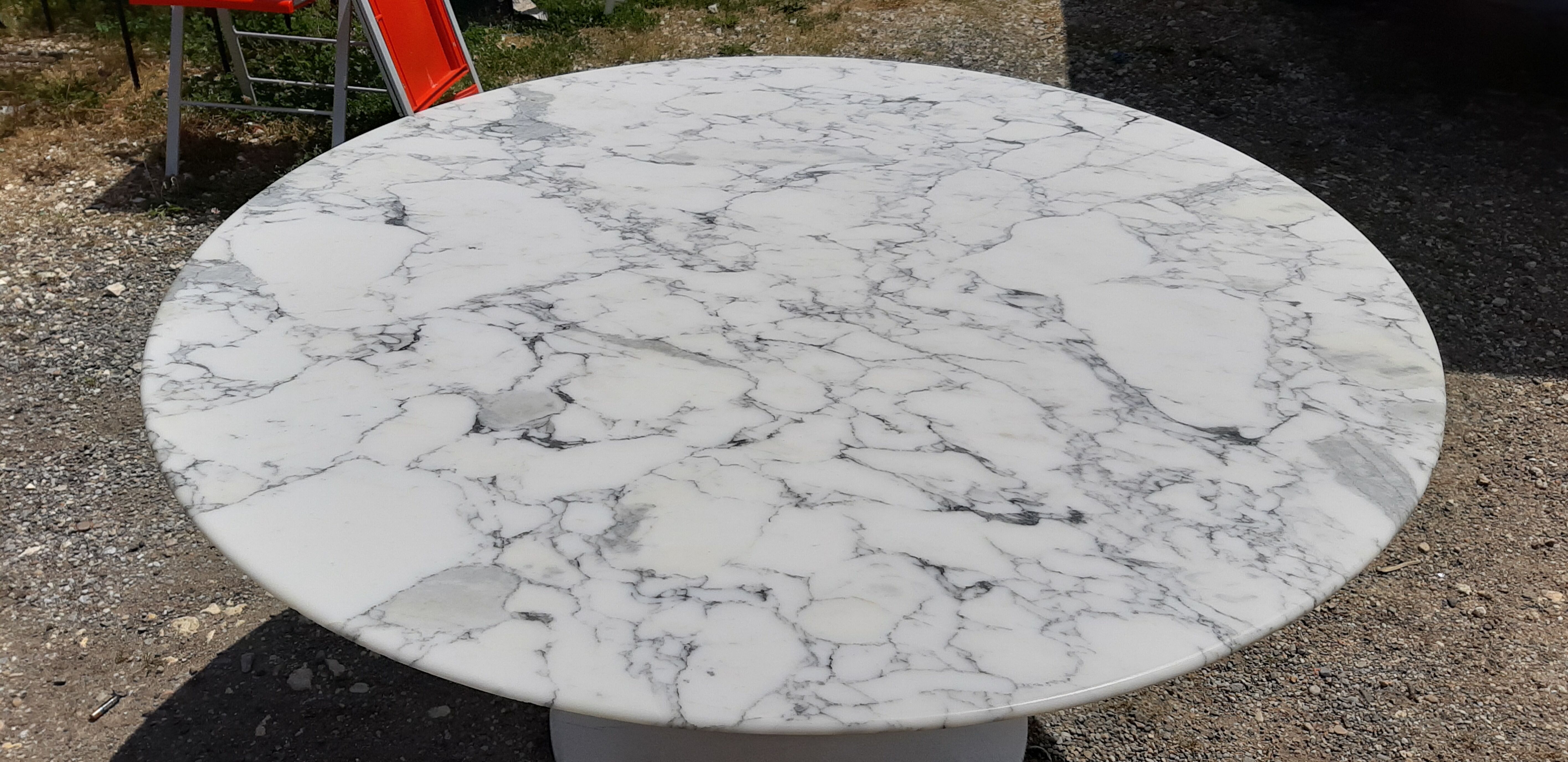 Table Tulip by& Eero Saarinen marble Calacatta, Knoll