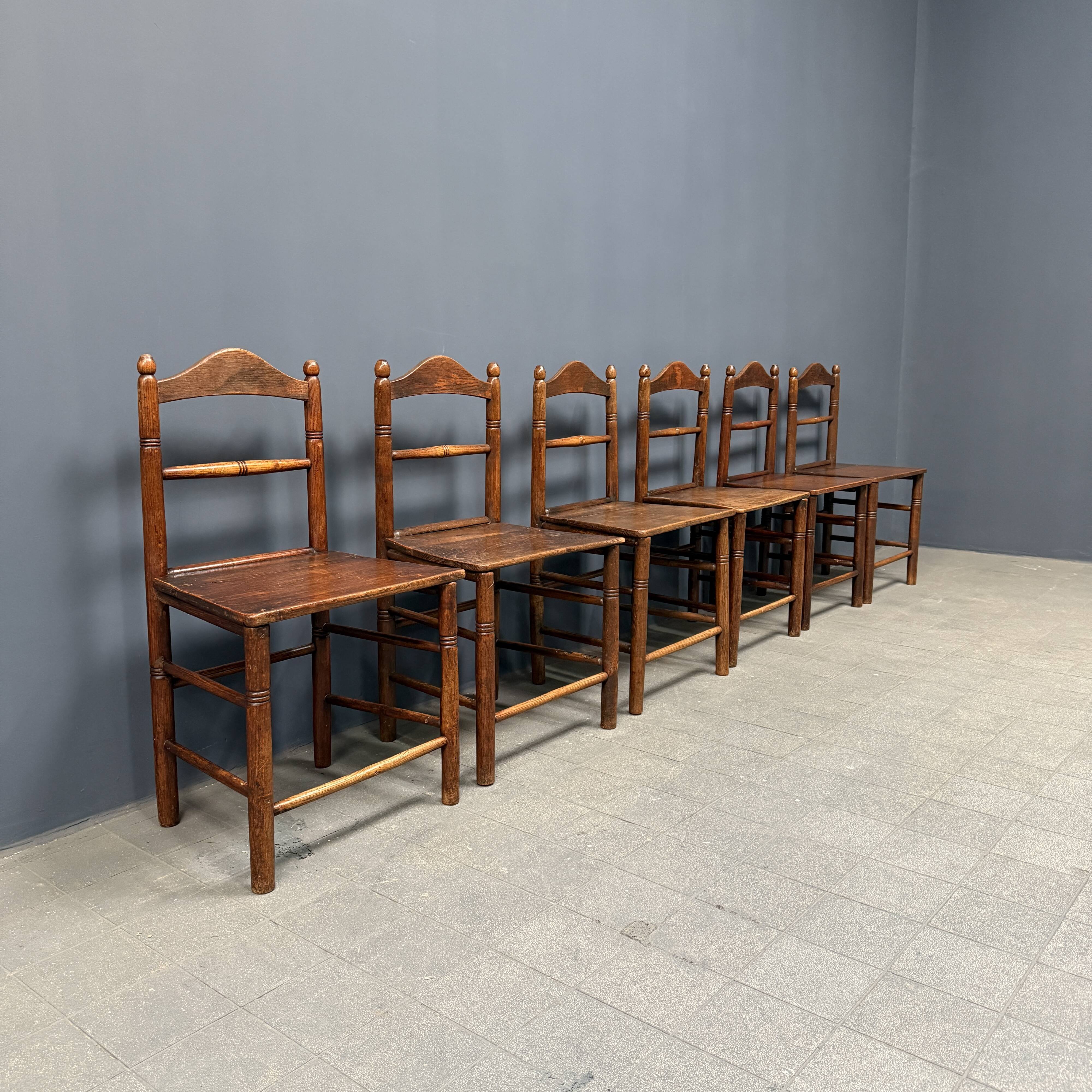 Ensemble de six chaises de cuisine anglaises anciennes