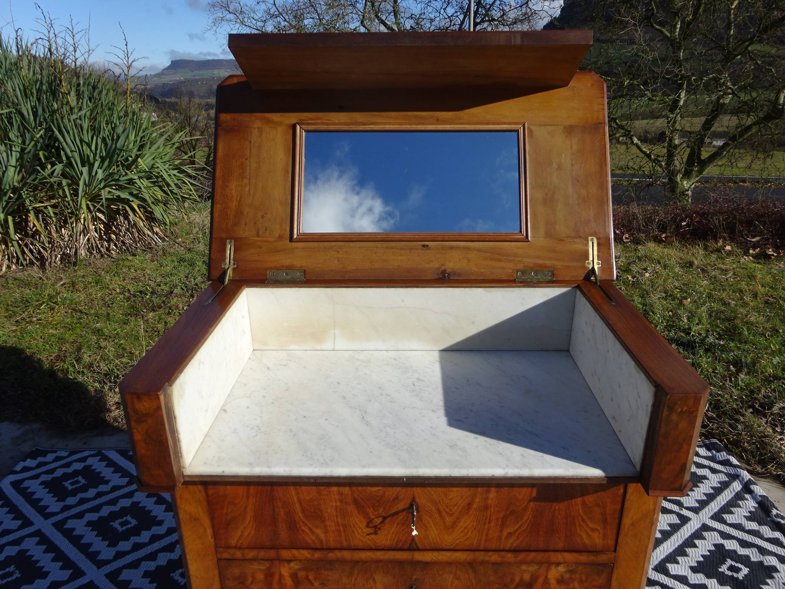 Commode coiffeuse, système en chemin de fer