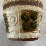 Vintage slip pot cache