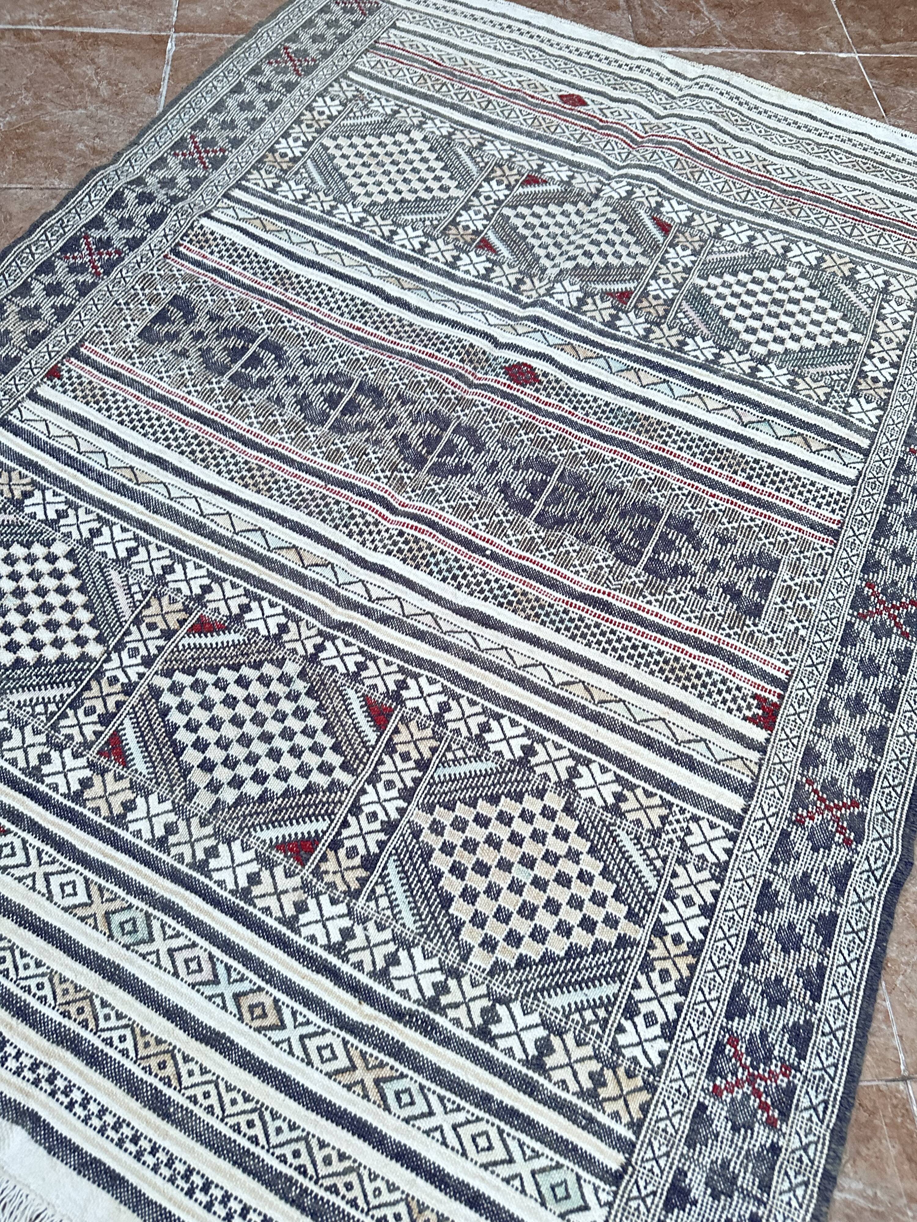 Handwoven Kilim rug made of camel wool, silk, and cactus – blue