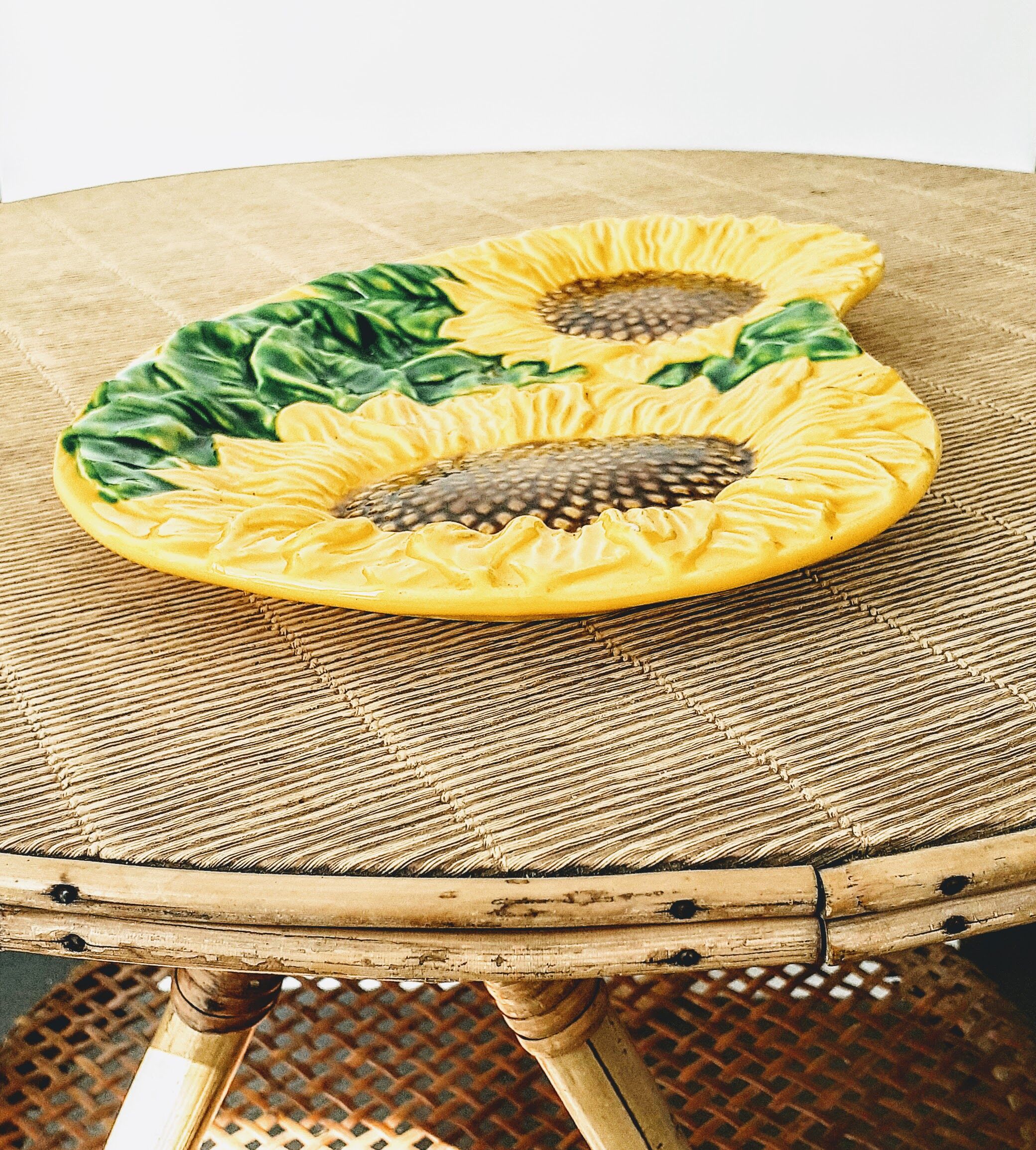 Dish sunflowers dabbling