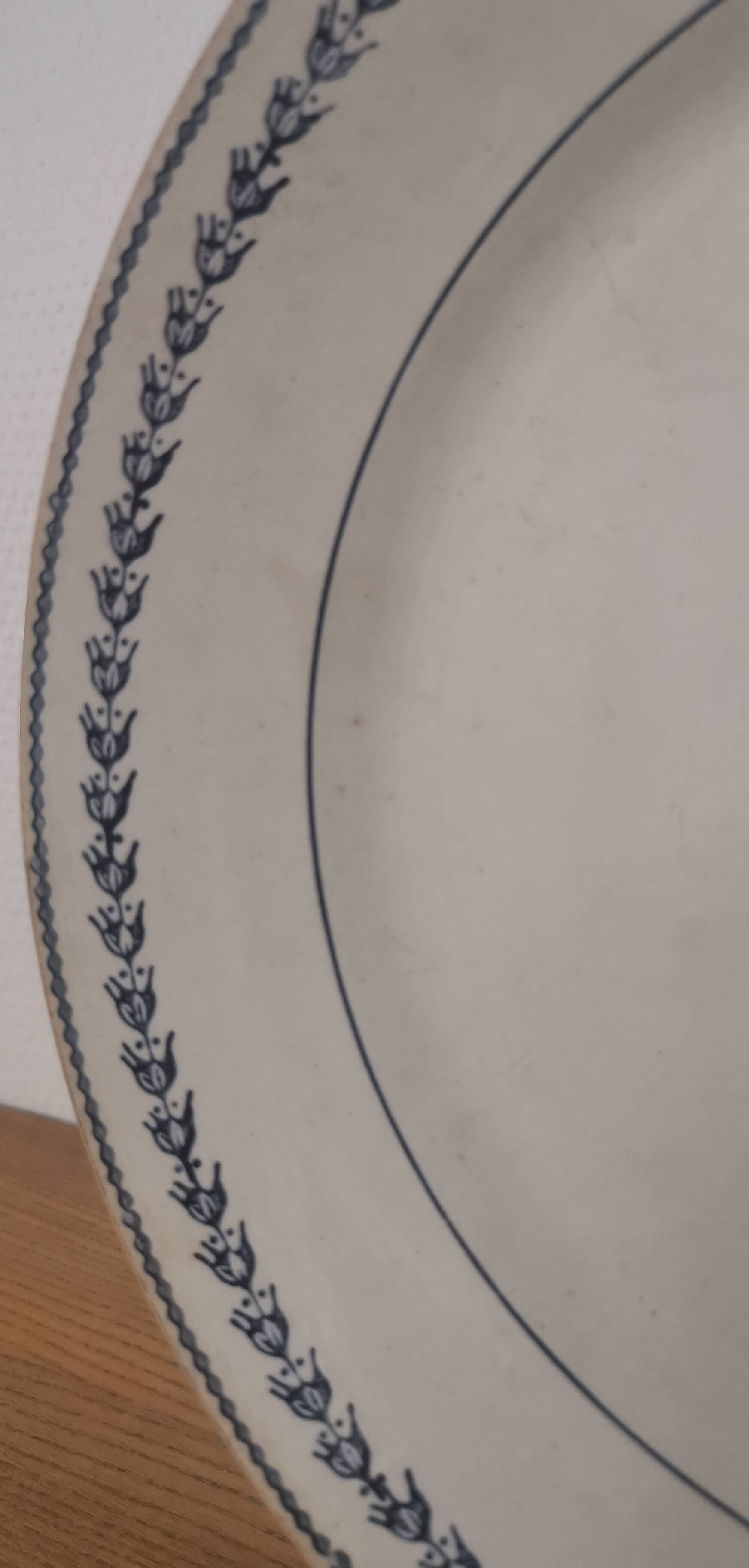 Round dish Terre de fer St Amand