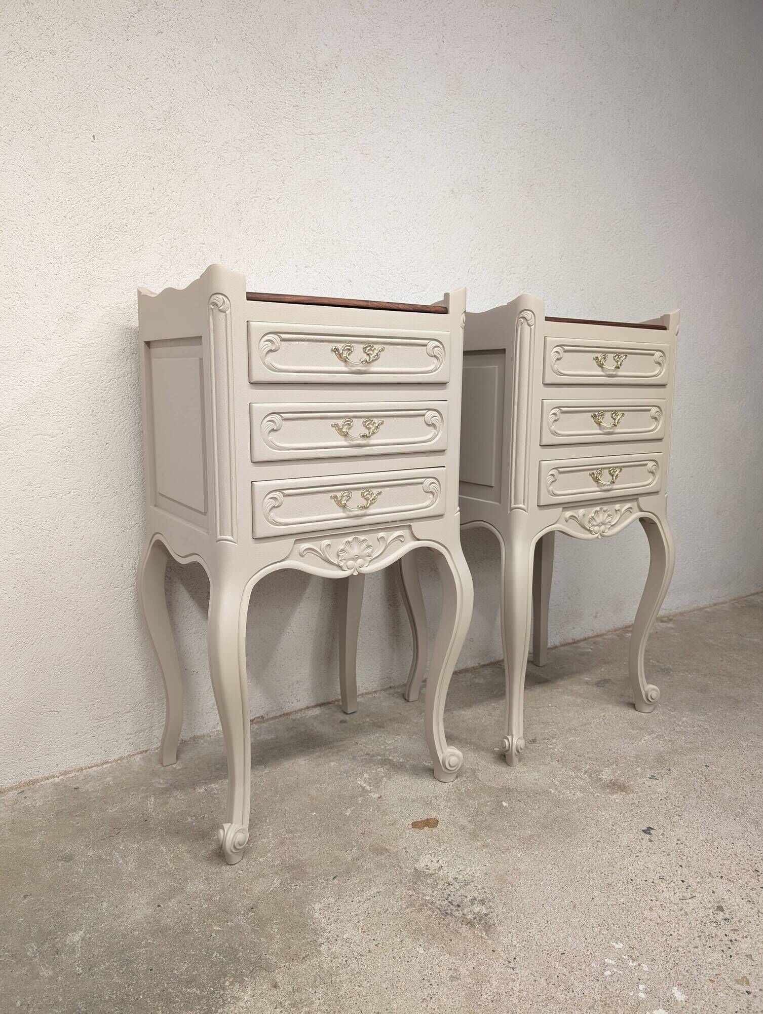 2 tables de chevet vintage en noyer