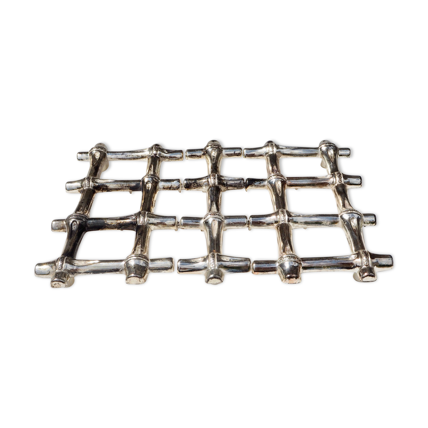 Bamboo-style silver underside