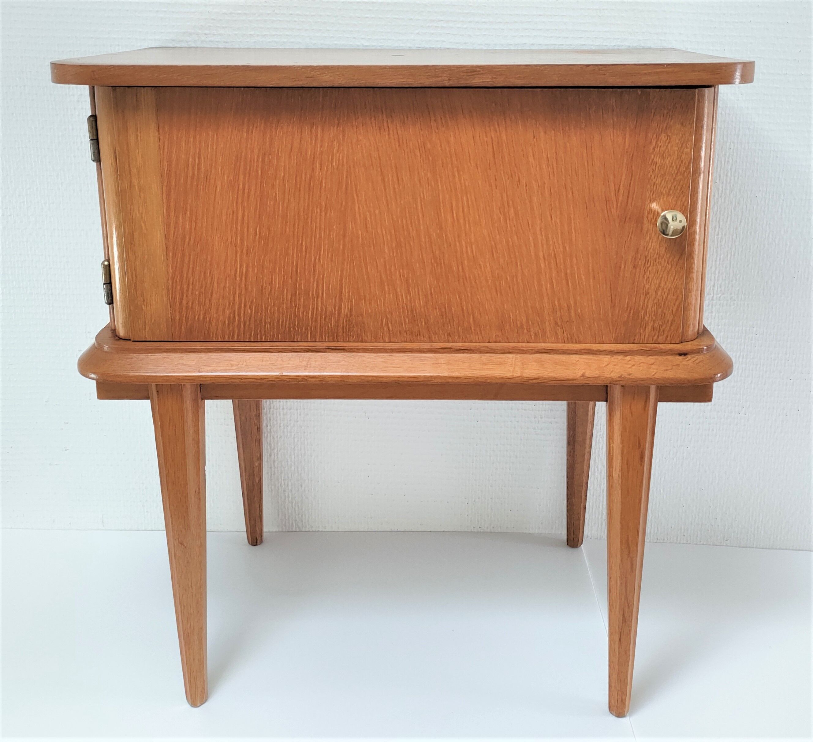 Bedside wood feet tapered 60s