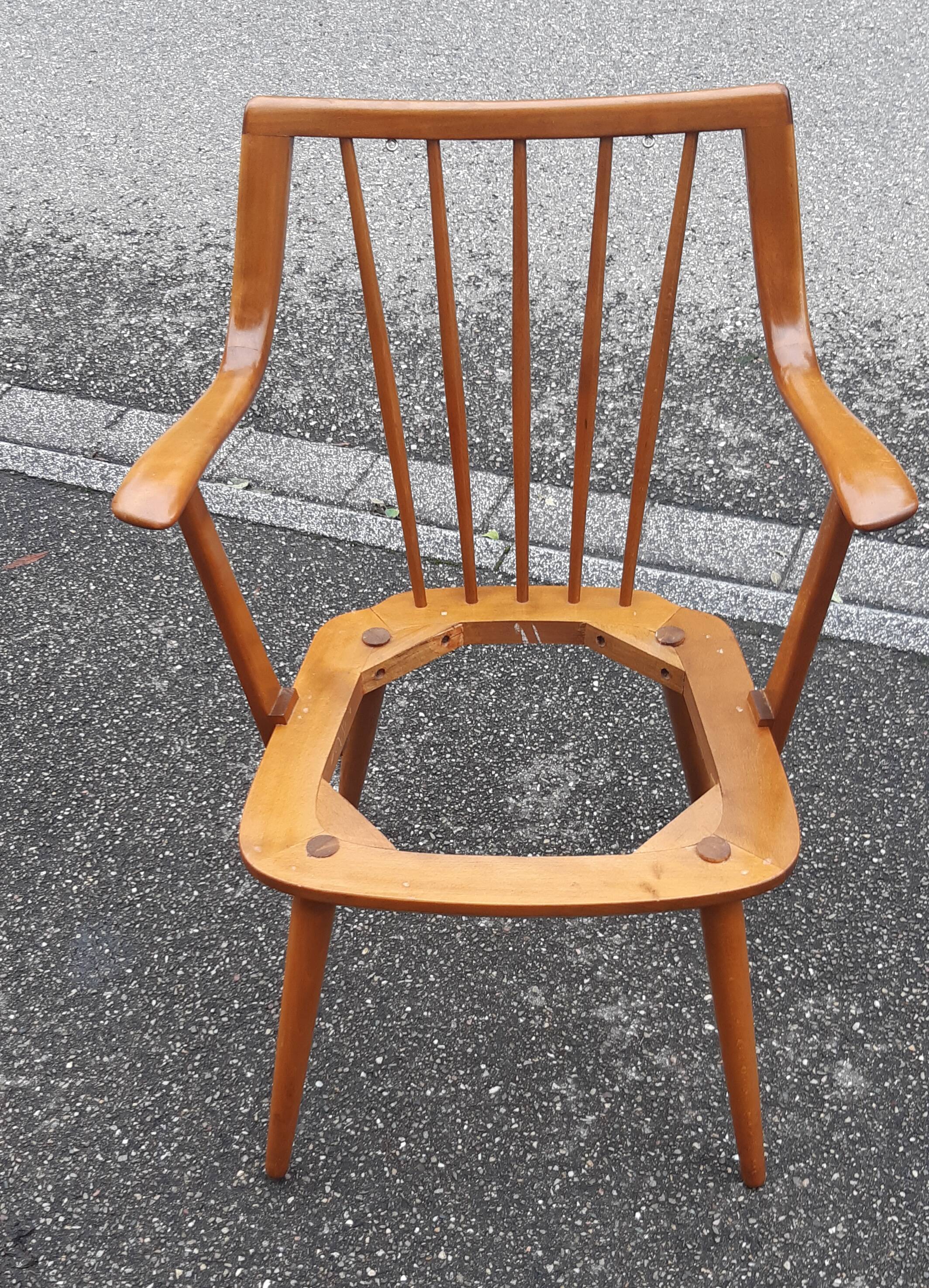 Casala armchair with armrests