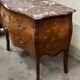 Commode galbée et marquetée style Louis XV