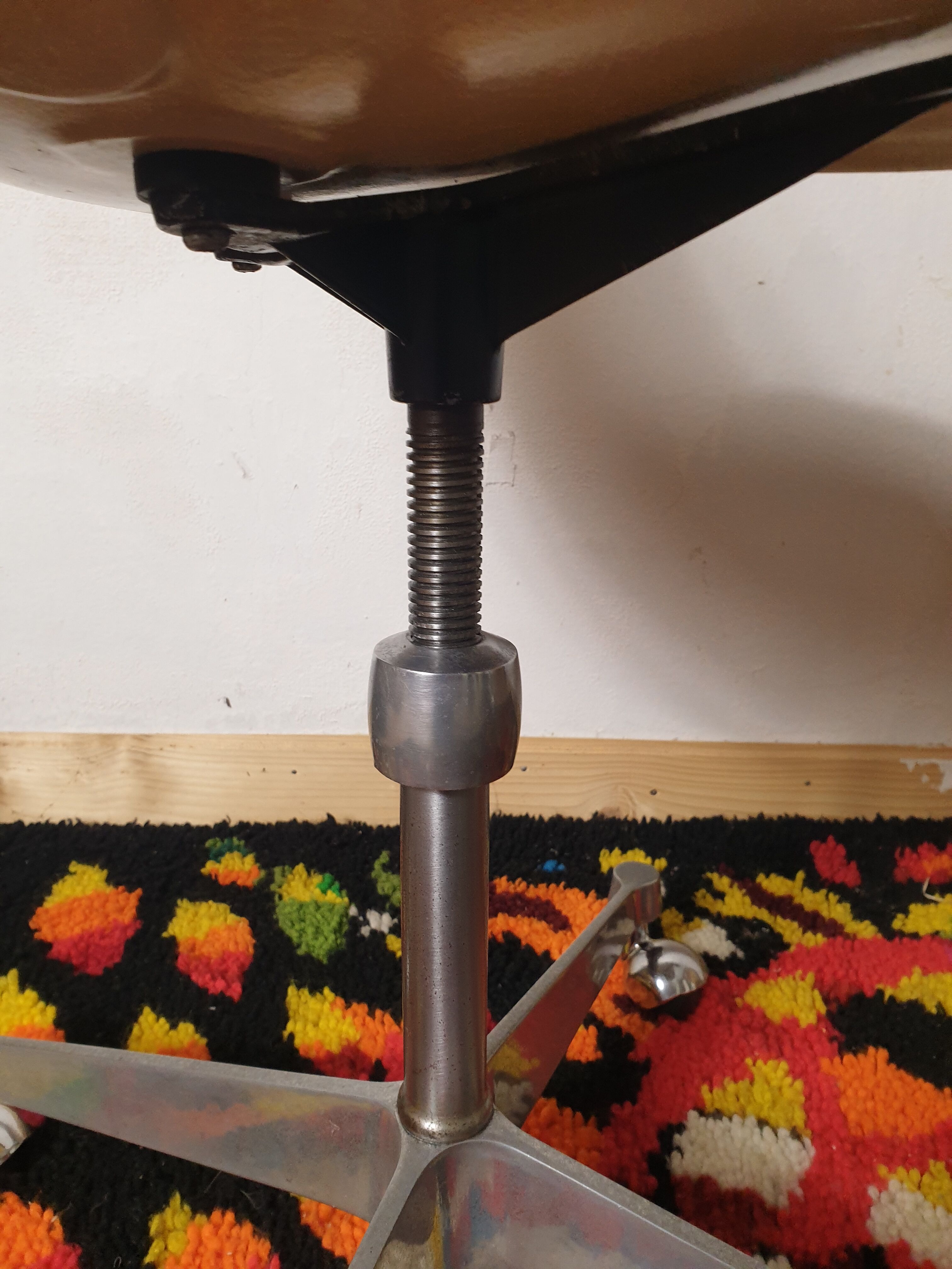 Office chair Ray and Charles Eames