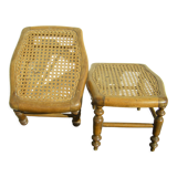 Paire de reposes-pieds en bois et cannage ancien