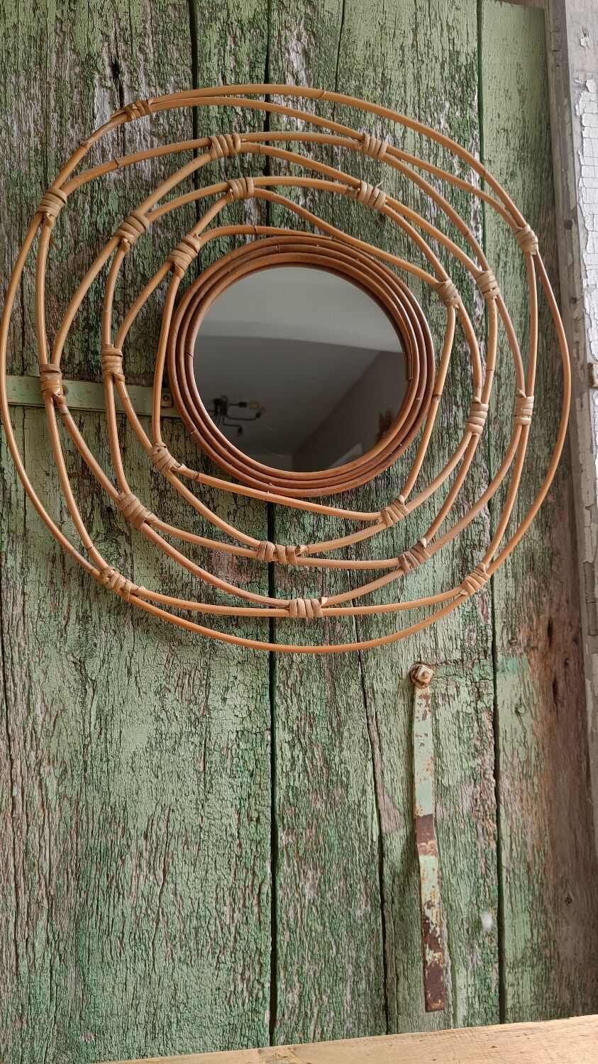 Round rattan mirror