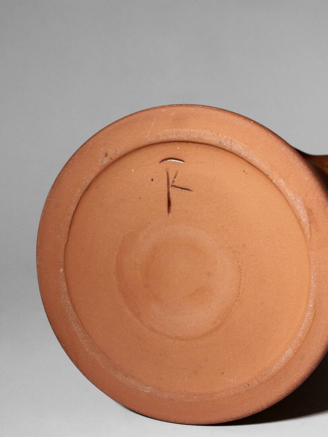 Pichet en céramique marron moutarde, années 1960, signé