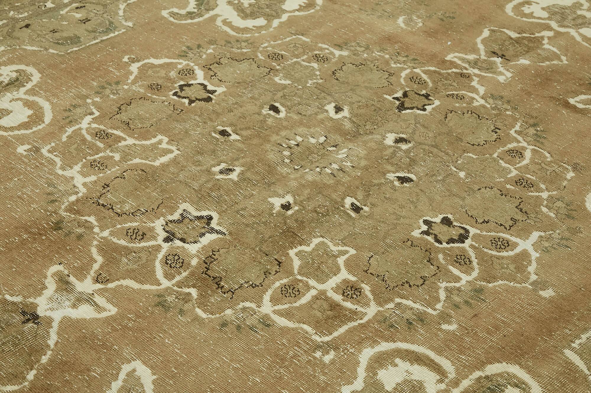 1980s 303 cm x 384 cm beige wool carpet