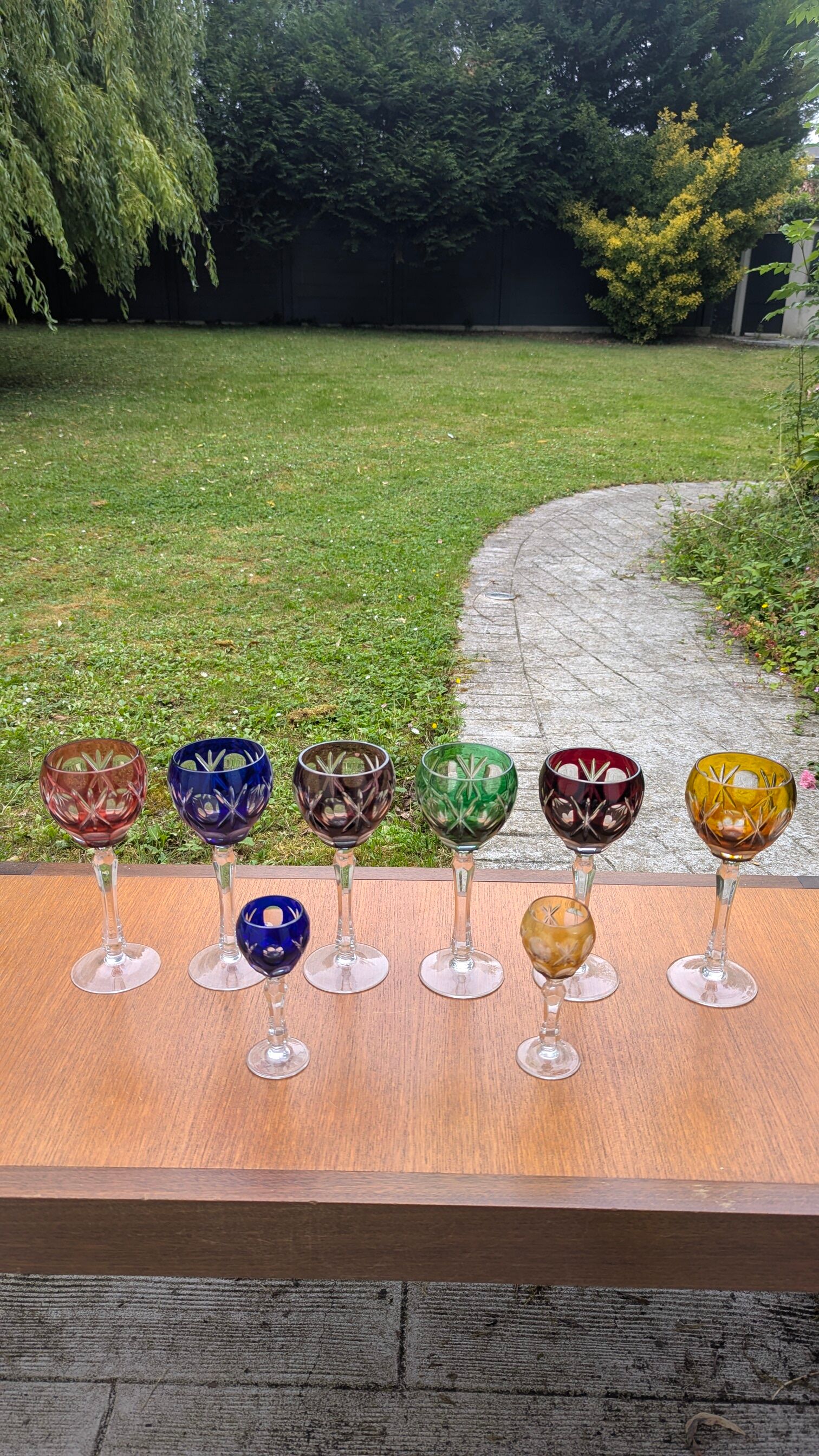 Many cut crystal Roemer glasses (Rhineland wine glasses)
