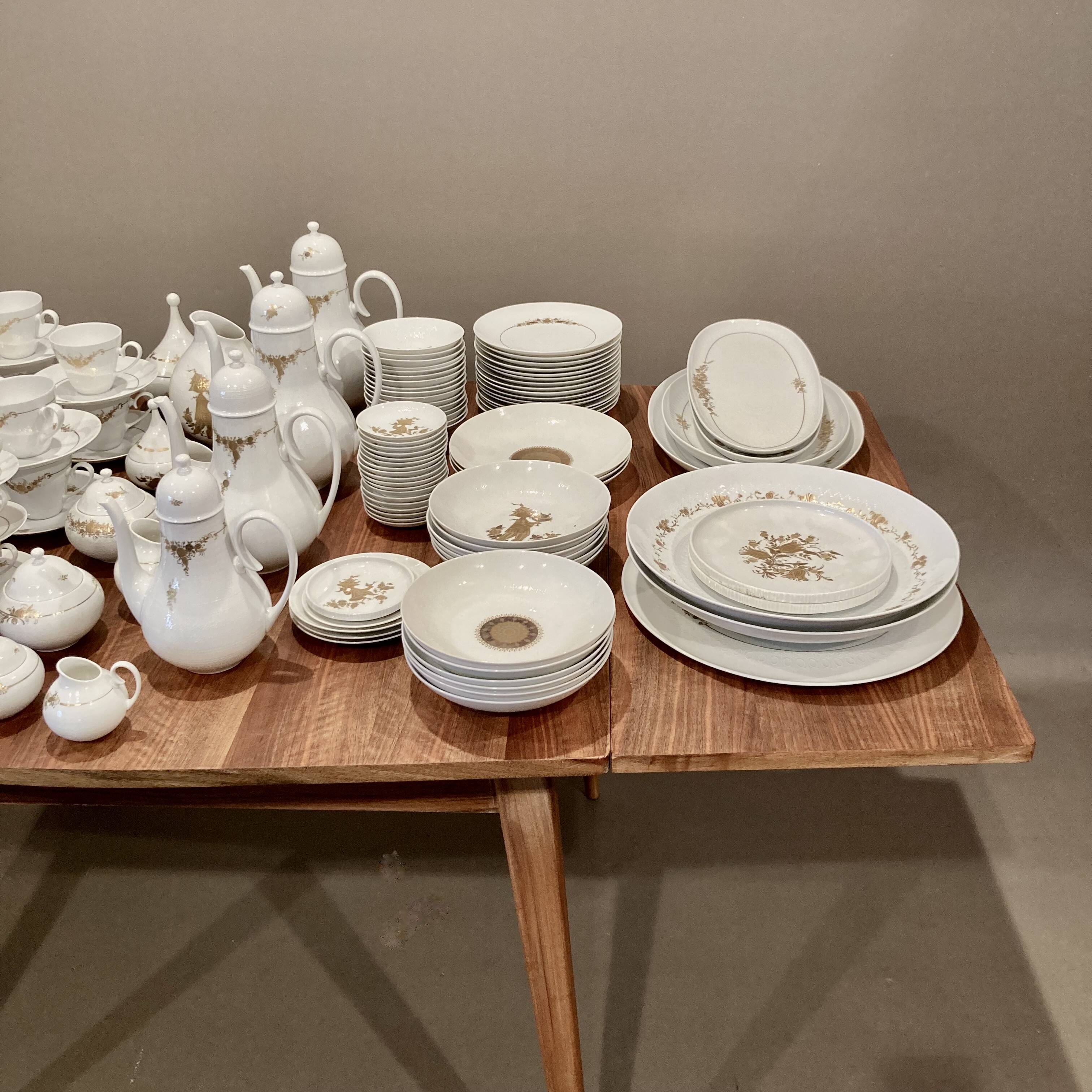 145-piece porcelain service, "bjorn winnblad" design, 1950.