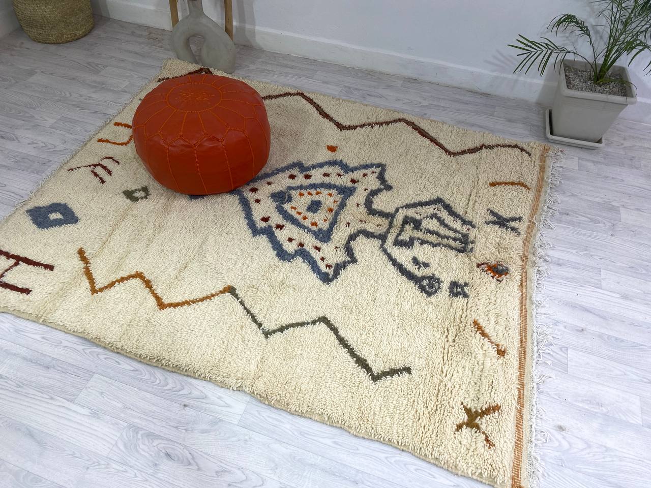 Handcrafted Moroccan Berber carpet 207 x 166 CM