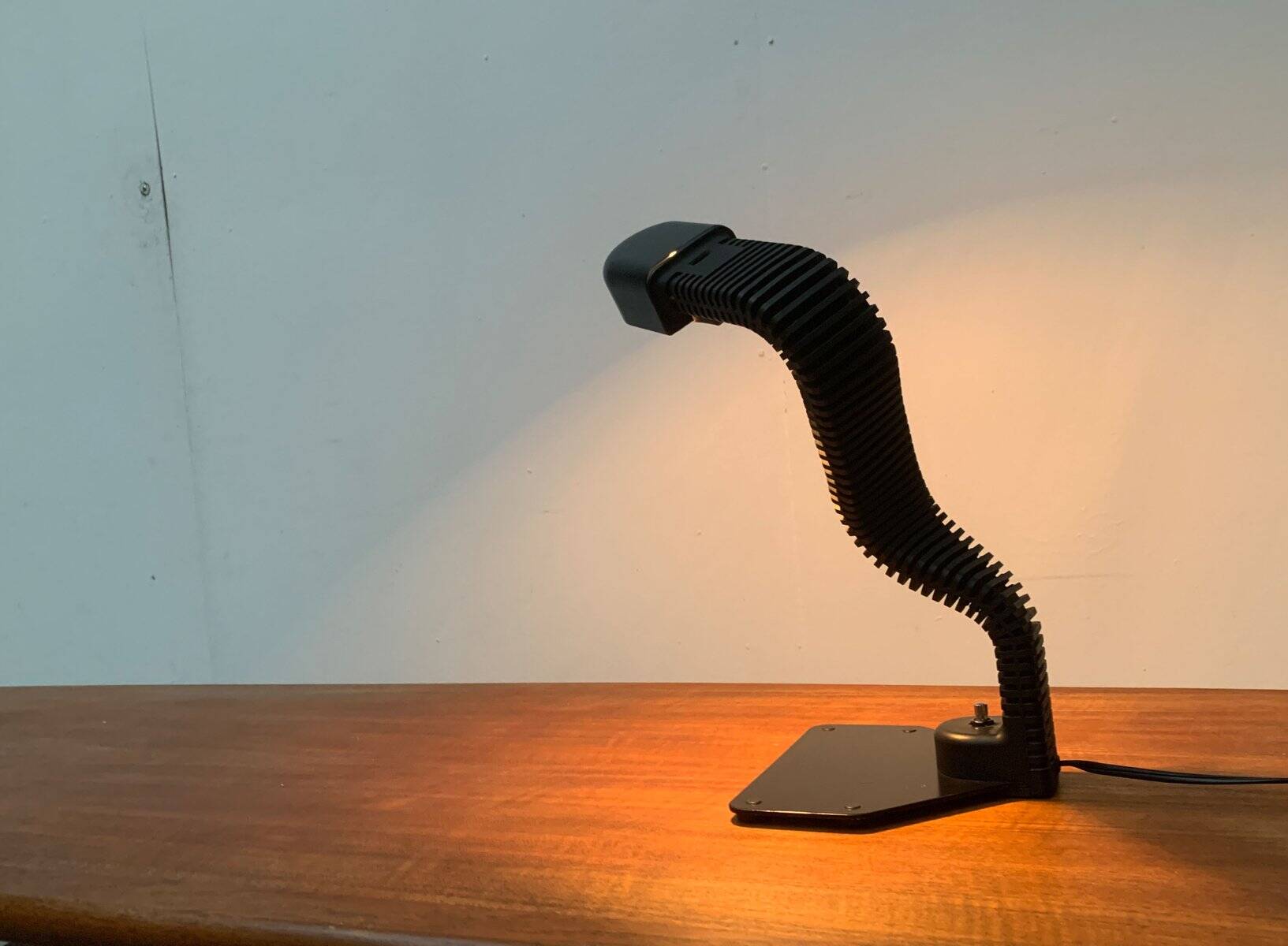 Vintage space age Cobra table lamp by Masayuki Kurokawa