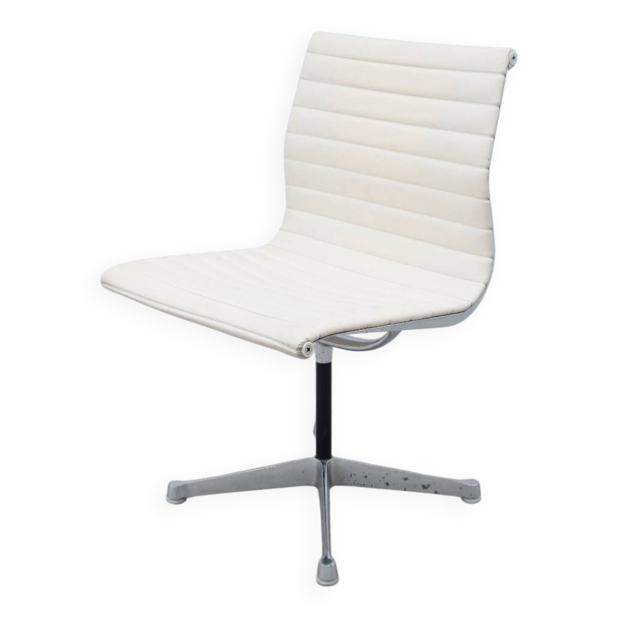 Charles & Ray Eames "EA 105" chairs for Herman Miller in leather, 1970