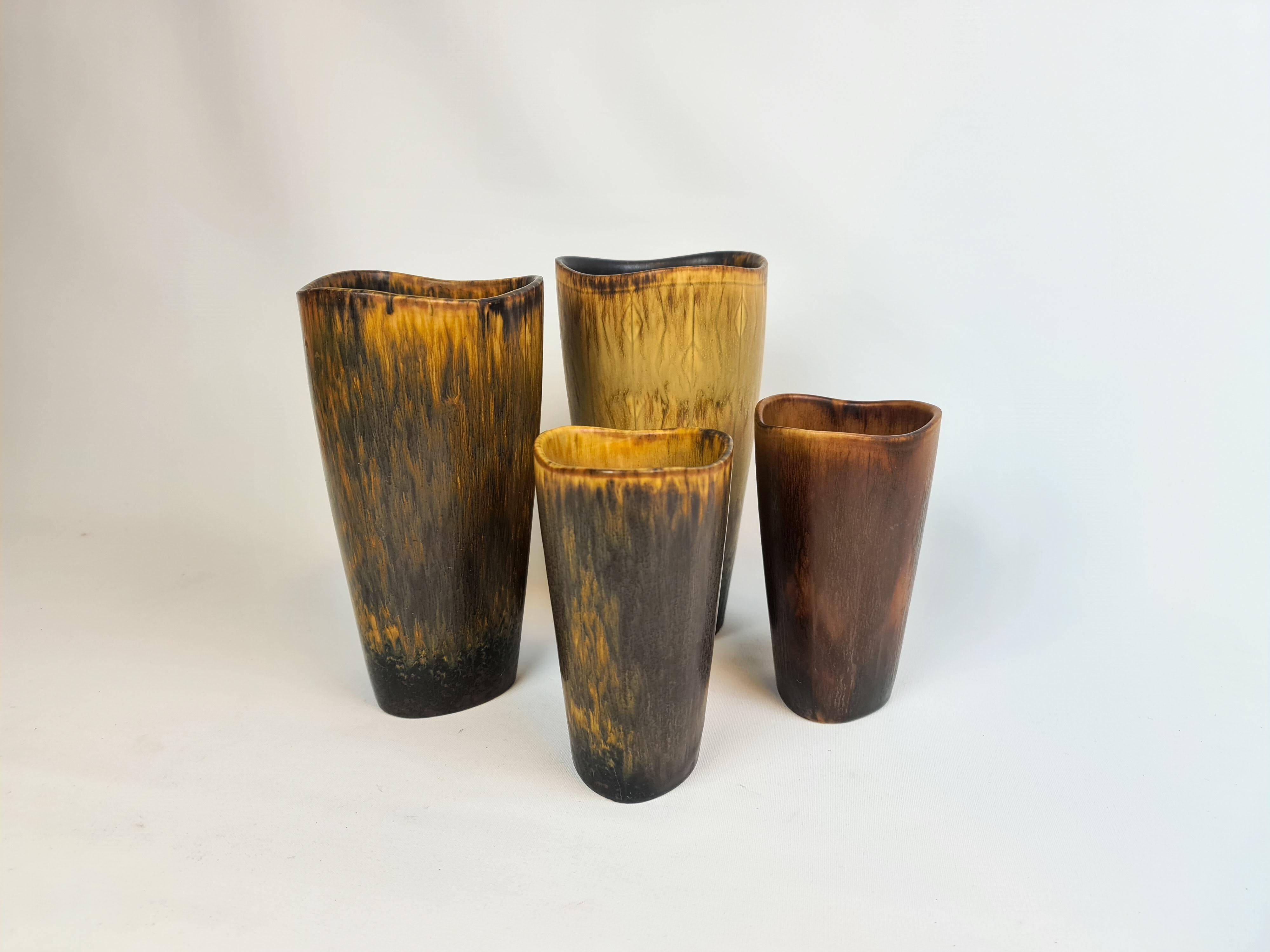 Set de 4 vases en céramique de style moderne du milieu du siècle Gunnar Nylund Rörstrand Suède