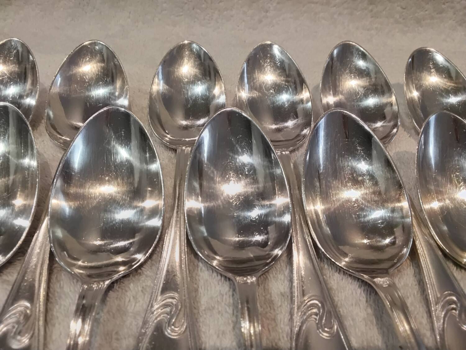 12 silver-plated metal soup spoons, Ercuis silversmith, Mousseline pattern, 22.1cm