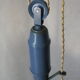 Suspension tôle émaillée monte baisse vintage bleue
