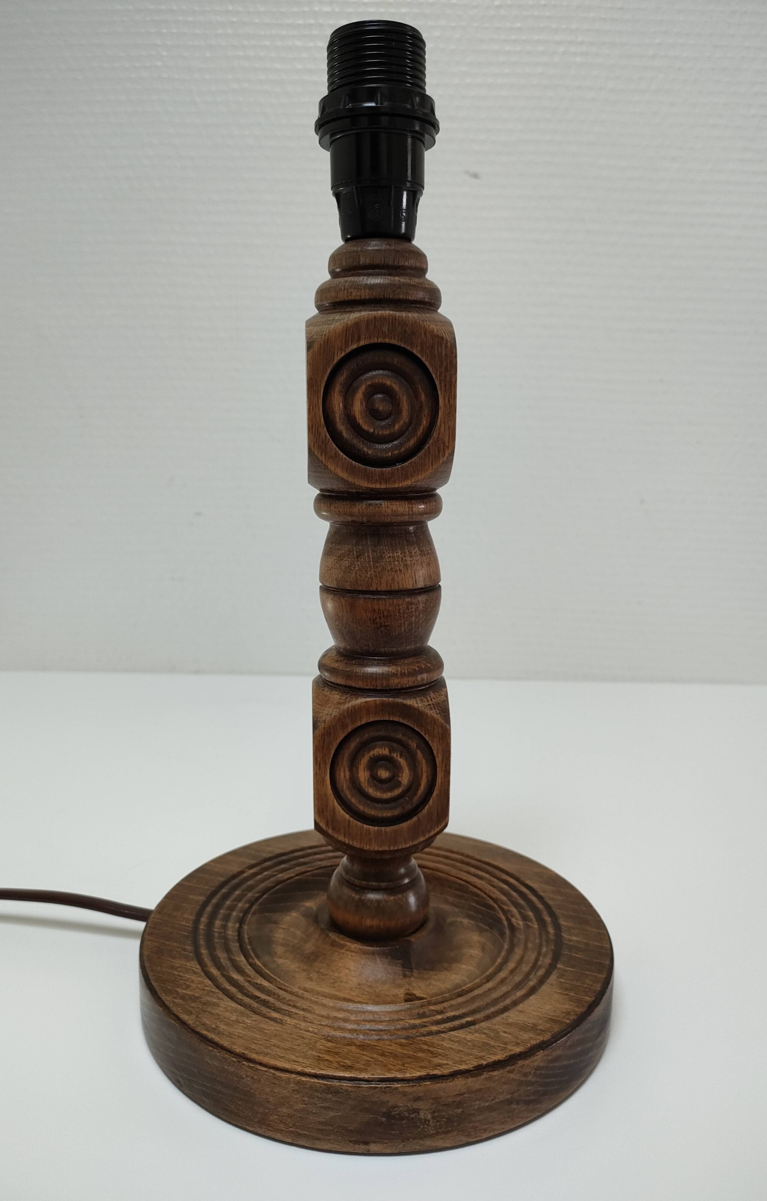 Solid wood lamp decorated with vintage hollow circles