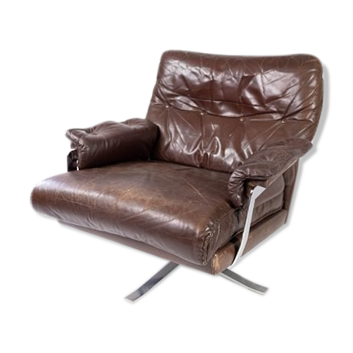 Easy chair upholstered with patinated brown leather and frame in metal, designed by Arne Norell