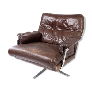 Chaise facile rembourrée avec cuir brun patiné et cadre en métal, conçu par Arne Norell