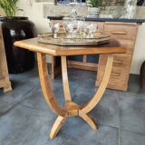 Pedestal table