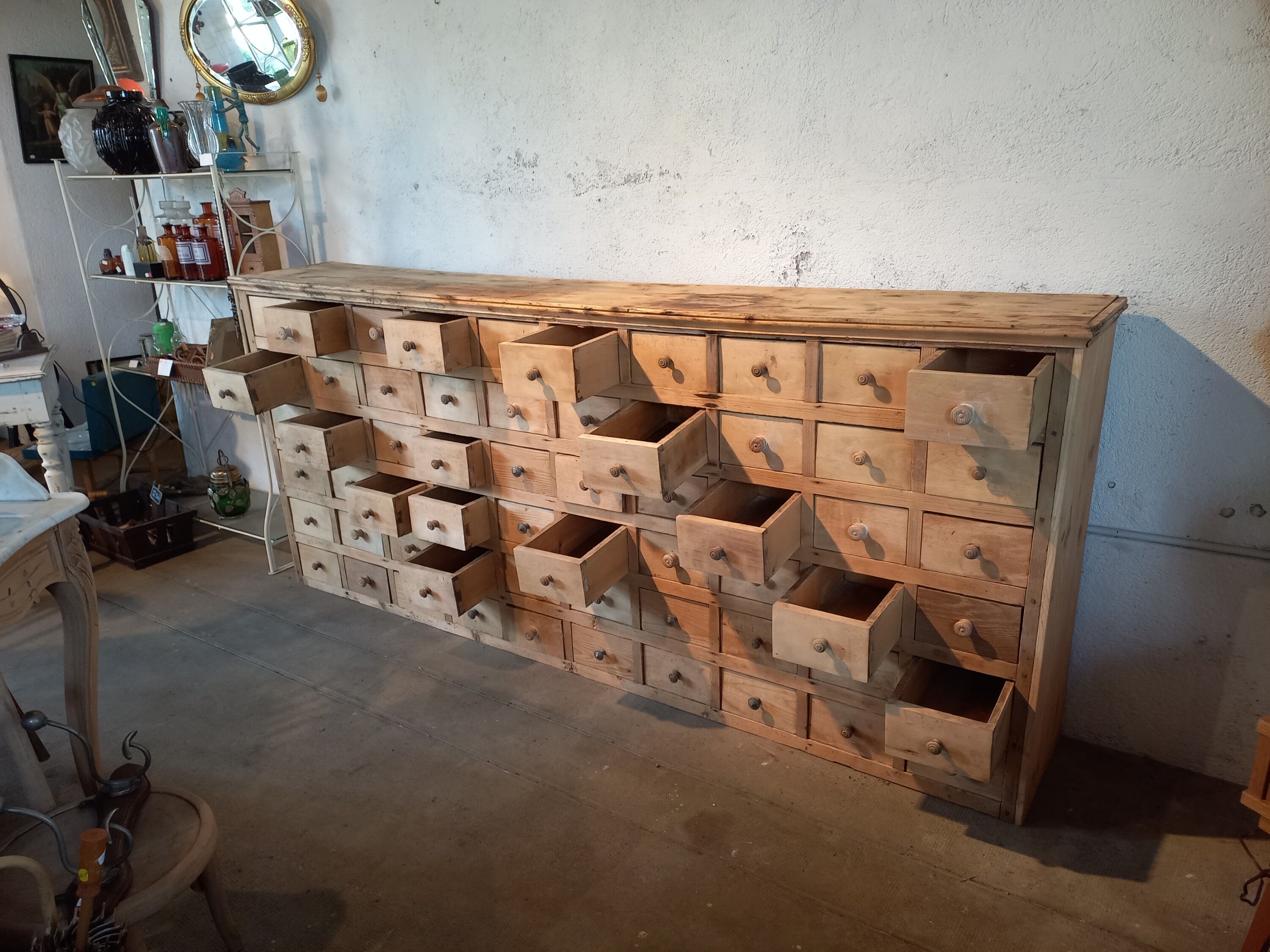 Trade cabinet with drawers